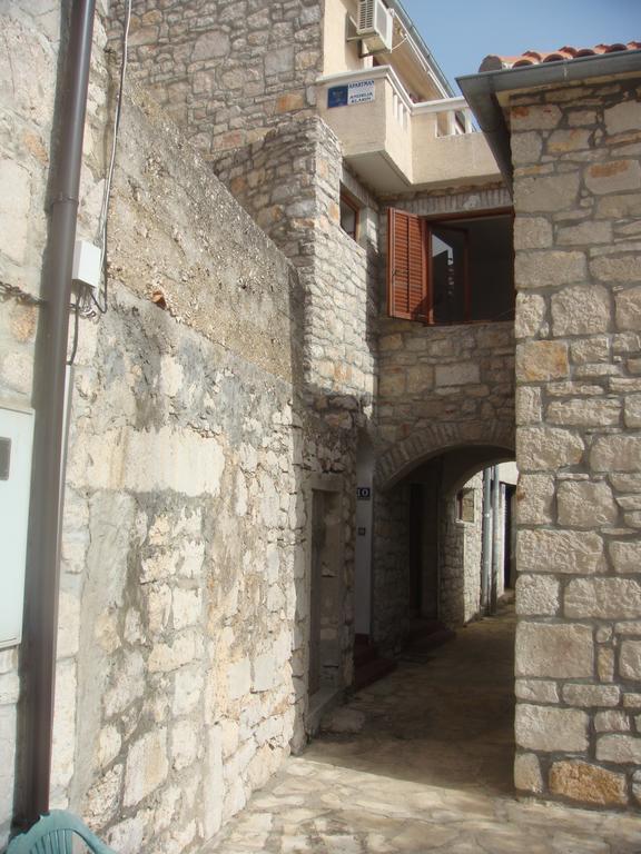 Ferienwohnung Apartman Klarin - Old Stone House Jezera Exterior foto